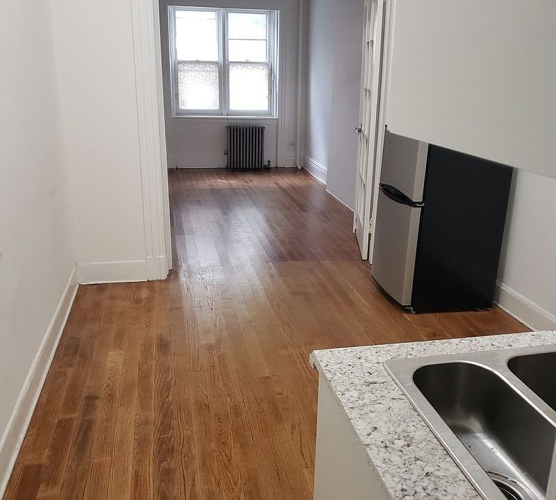 2nd image of 102 Bedford Ave APT 1L