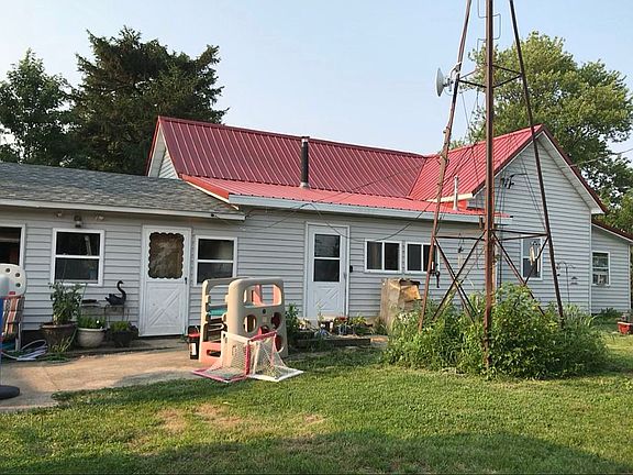 4th image of 21155 N 1050th St