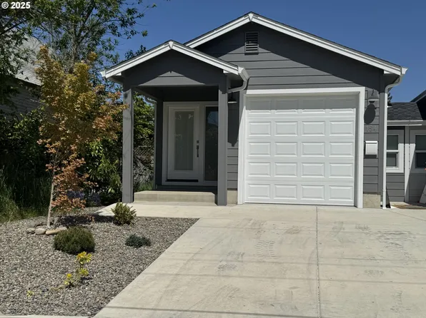 154 SE Mosher Ave, Roseburg, OR 97470
