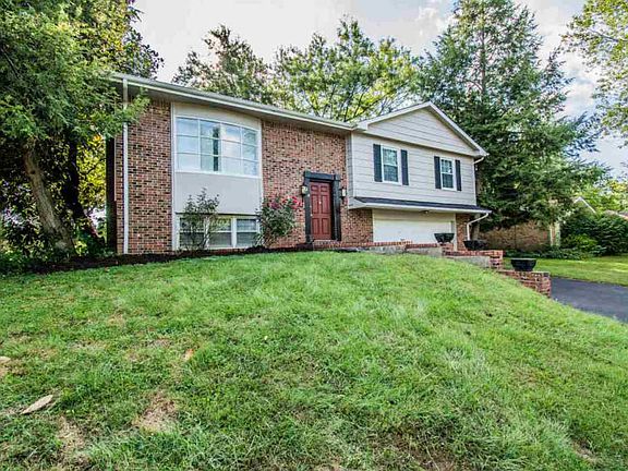 2nd image of 214 Whispering Hills Blvd