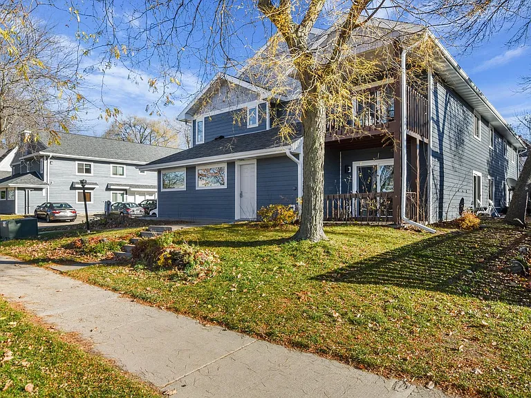 1207 E Wilson St — Photo 13
