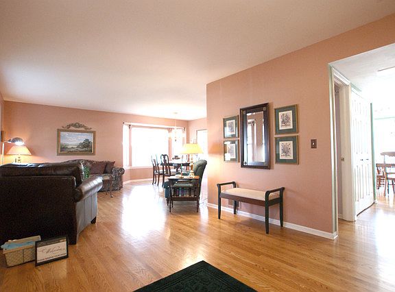 4th image of 1401 Dorchester Dr