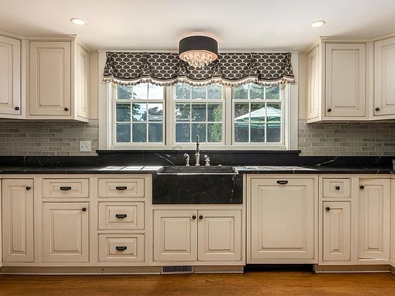3rd image of 22 Milk St