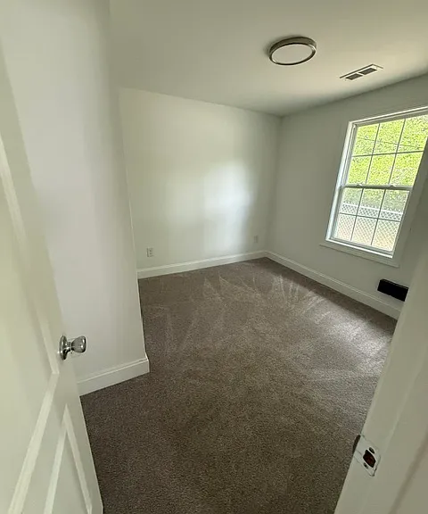 631 Vance St E — Photo 5