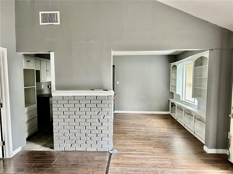 711 W Lakeside Dr — Photo 3