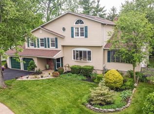 11 Sussex Ct, Edison, NJ 08820