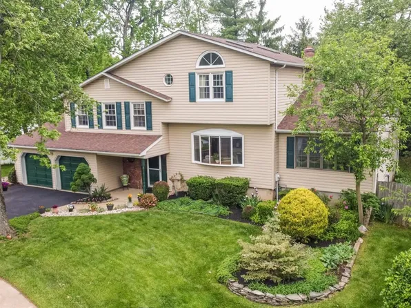 11 Sussex Ct, Edison, NJ 08820