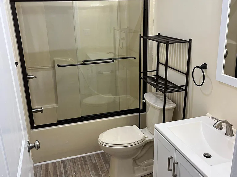 full bath in hall way