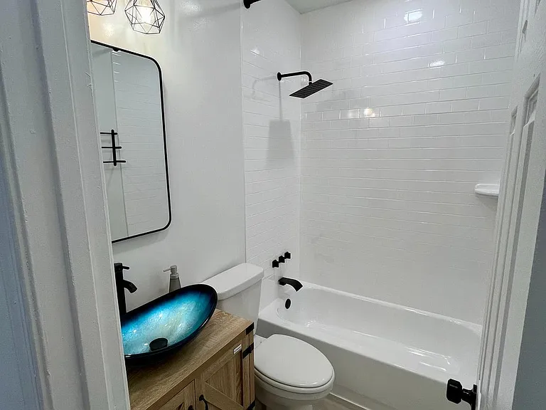 1718 W Virginia Ave NE #1 — Photo 6