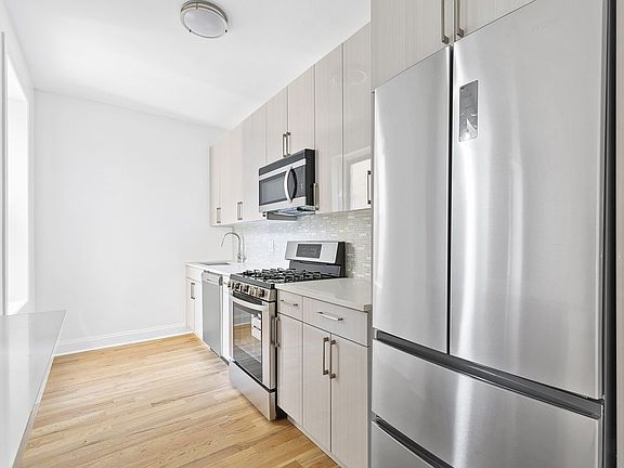 3rd image of 4310 44th St APT 4A