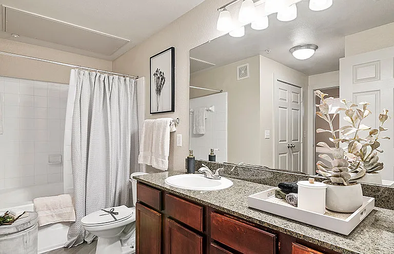 The Residences at Pearland Town Center Apartments — Photo 40