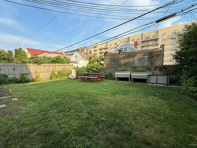 624 E Broadway #2 — Photo 13