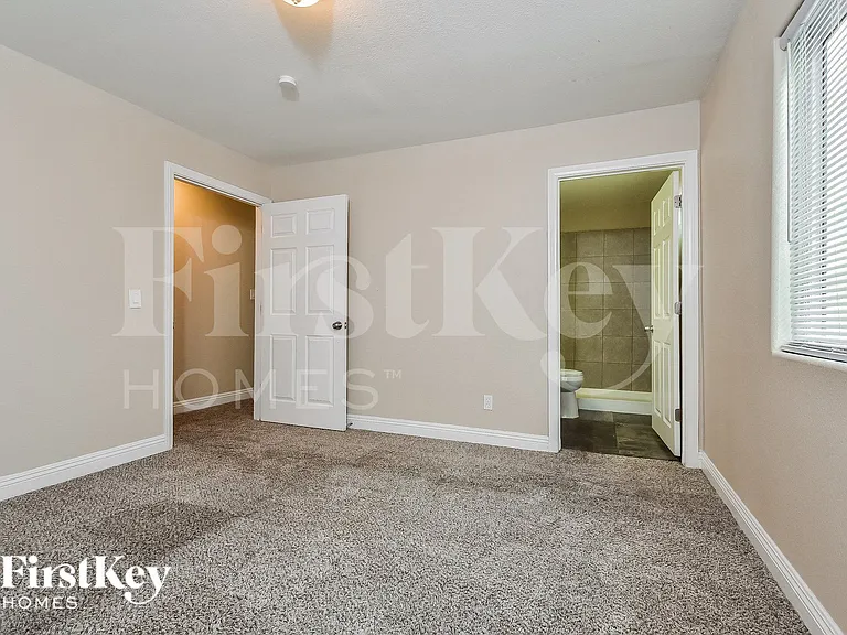 301 Kings Ave — Photo 11
