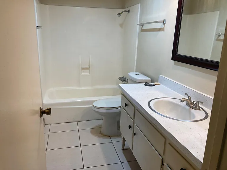 5708 Stockdale Hwy #2 — Photo 6