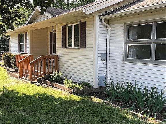 4th image of W282 N Circle Dr