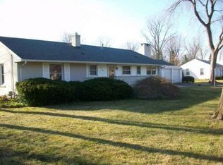 6716 E Dartmoor Rd, West Bloomfield, MI 48322
