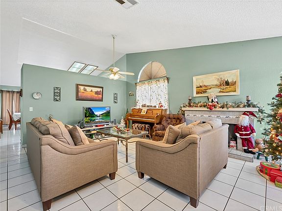 3rd image of 27705 Avenida Interno