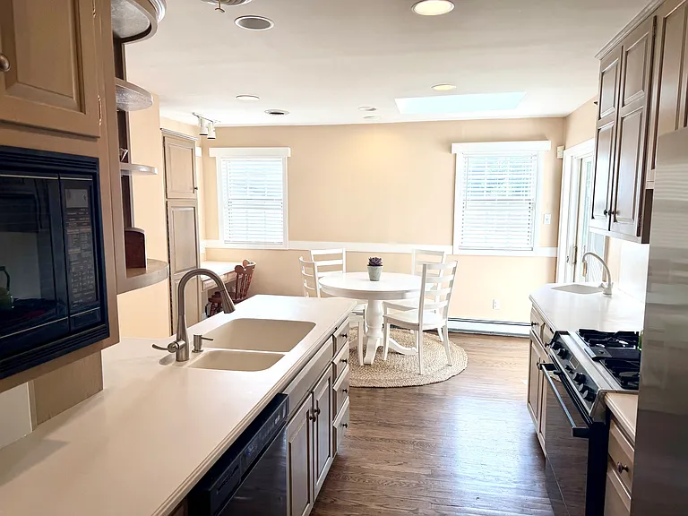 15 Plymwood Dr — Photo 6