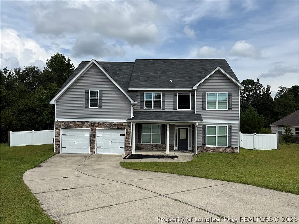 4 bed, 3.0 bath, 3183 sqft, $2,900 — Photo 1