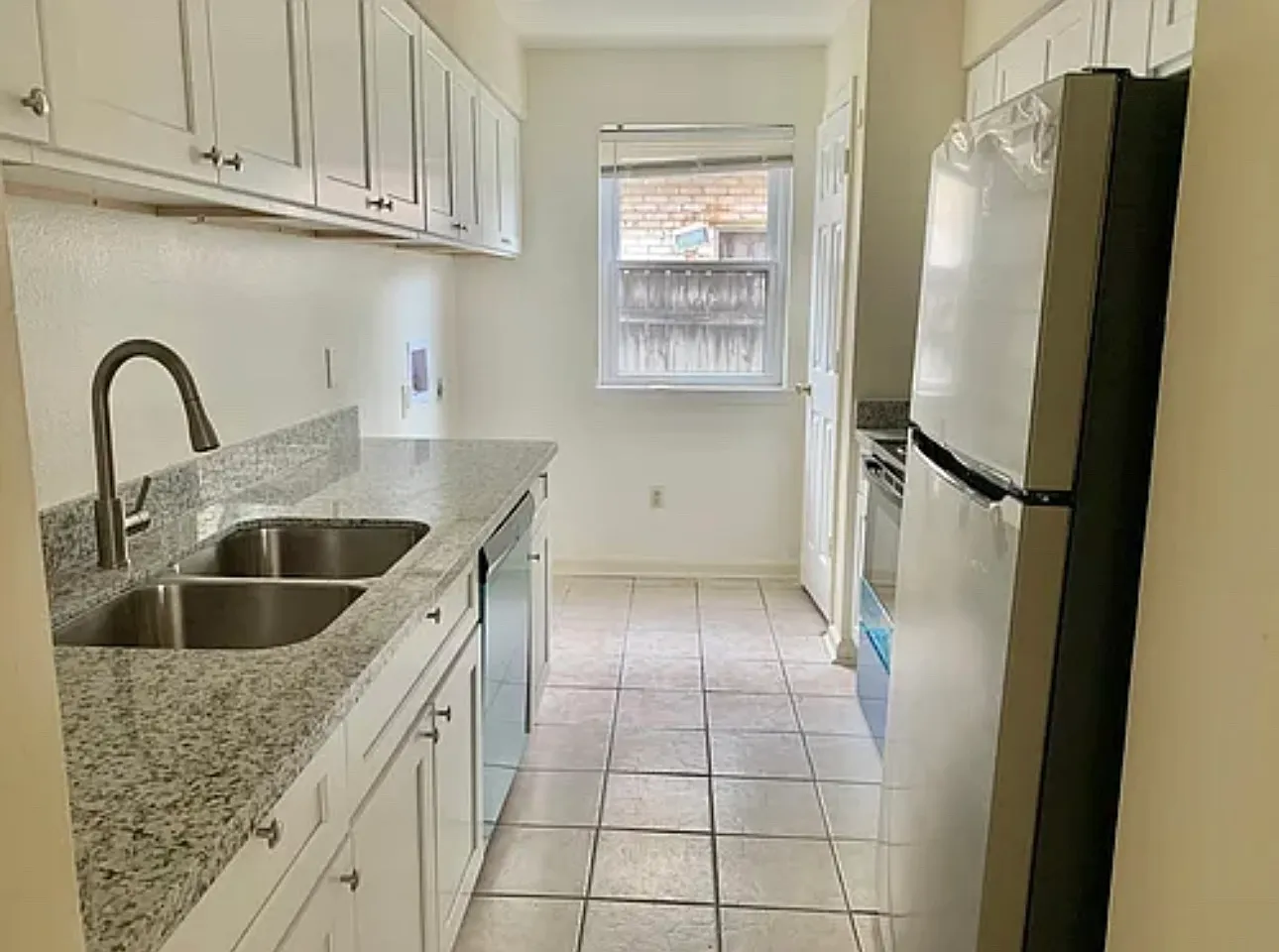 2 bed, 1.5 bath, 1100 sqft, $1,350 — Photo 2