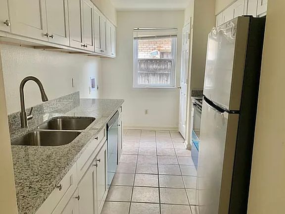 2nd image of 2116 Manson Ave
