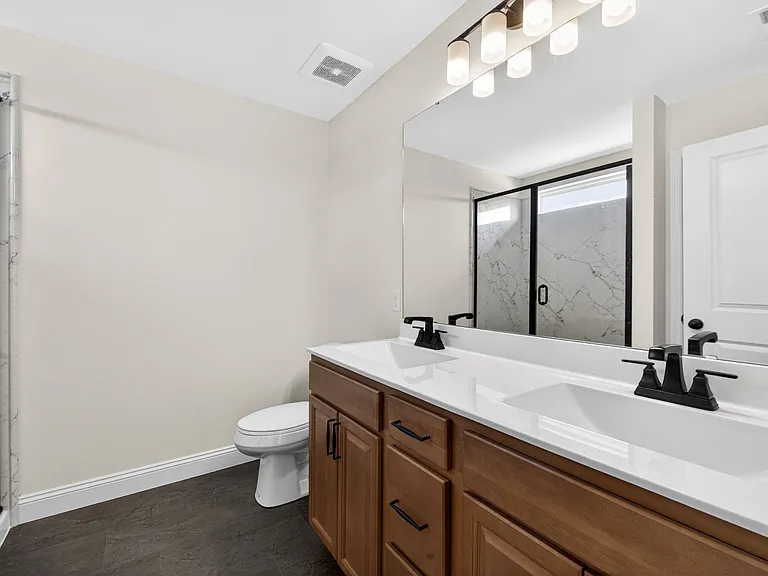 145 Sesame Loop — Photo 33