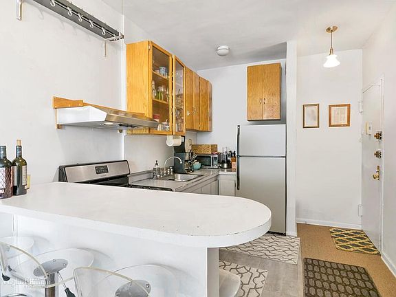 2nd image of 2790 Broadway APT 7A