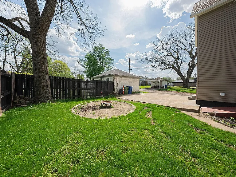 2 - 3 Private Parking
Fire pit / Outdoor Dining Area RENO IN PROGRESS - MORE PICTURES TO COME!