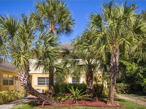 1219 Solana Rd APT 18, Naples, FL 34103