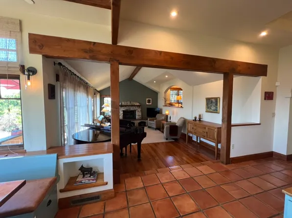 3266 Robinson Dr, Oakland, CA 94602
