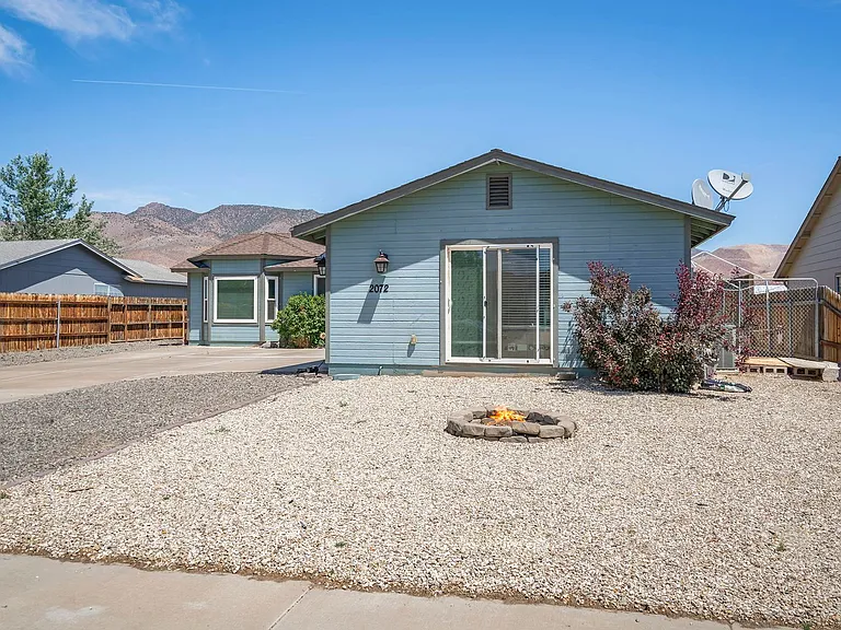 2072 Lonnie Ln — Photo 3