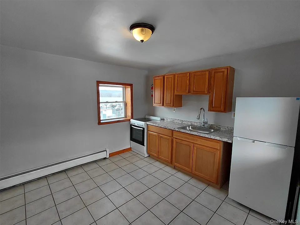 2095 Ulster Ave #9