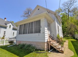 513 Park View Dr, Racine, WI 53404