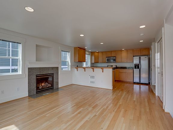 4th image of 912 NW 85th St