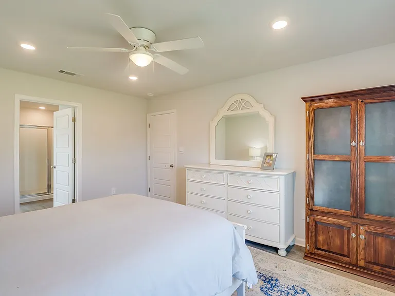 1033 Enclave Cir — Photo 18