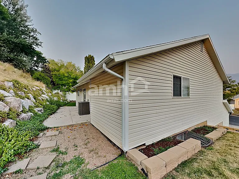 3327 N 1050 E — Photo 21