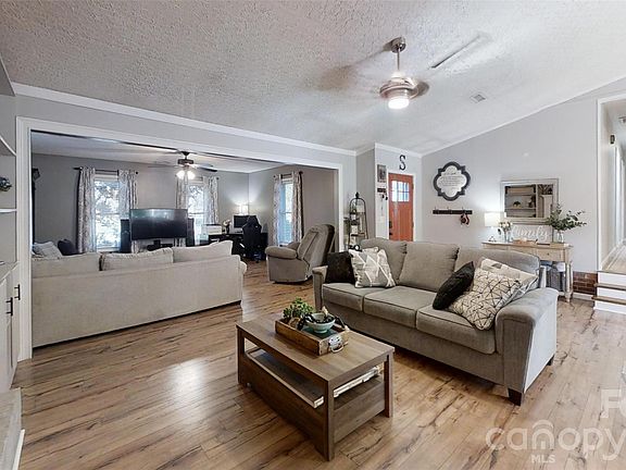 5th image of 3052 Chestnut Rd