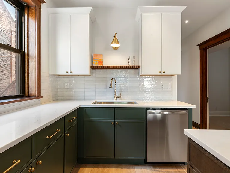 1049 N Oakley Blvd #1 — Photo 3
