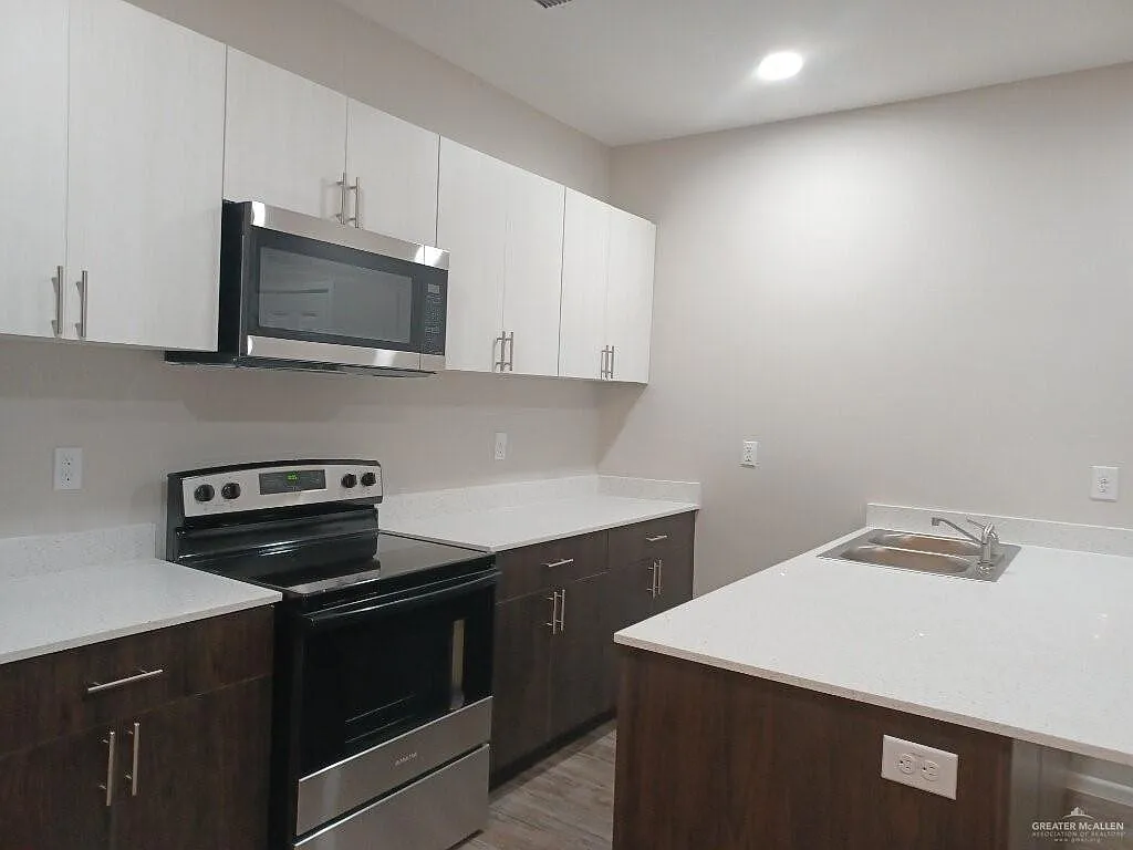 2 bed, 2.0 bath, 950 sqft, $1,025 — Photo 3