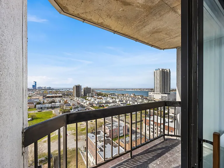 Atlantic Apartments — Photo 30