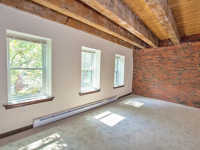 146 Commercial St #4 — Photo 3