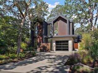 862 Somenos St, Victoria, BC V8S 4A6