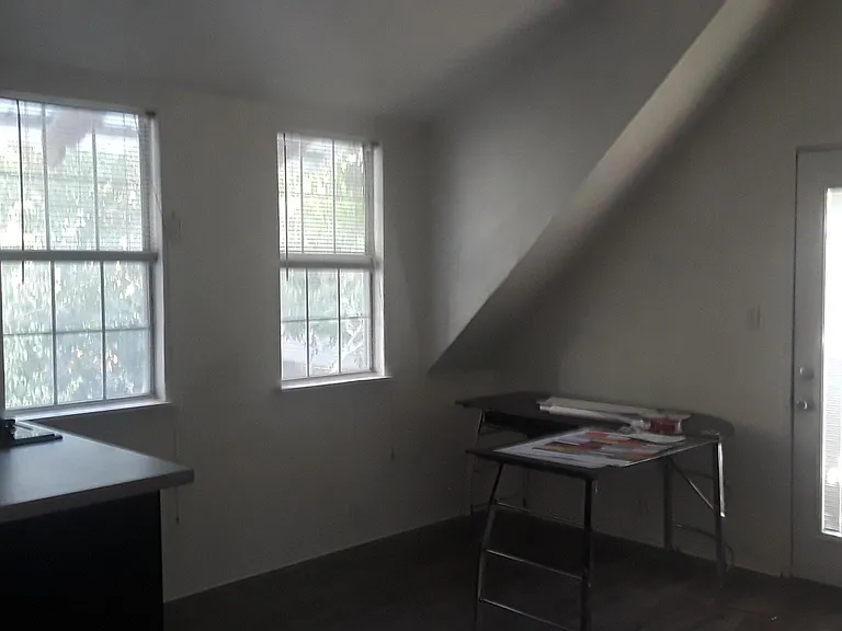912 E 13th St #1B — Photo 4