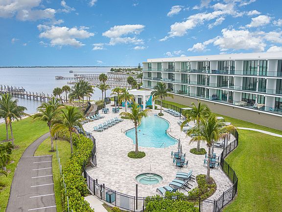4th image of 205 Strand Dr #401