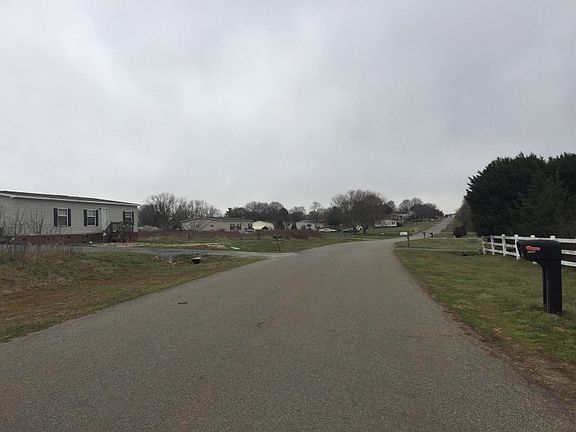 4th image of 2320 Dillon Dr