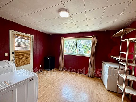 5th image of 400 Dougall Rd N