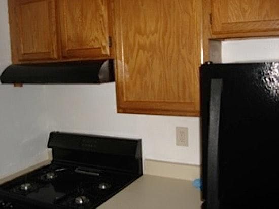 3rd image of 940 Longwood Ave #Ap-2