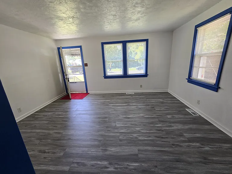 2312 Reed Rd — Photo 6
