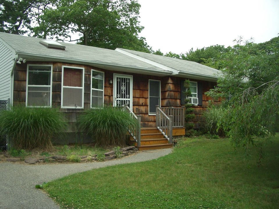 Surrey Dr