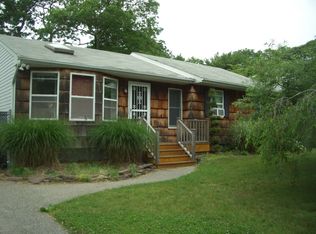 28 Surrey Dr, Center Moriches, NY 11934